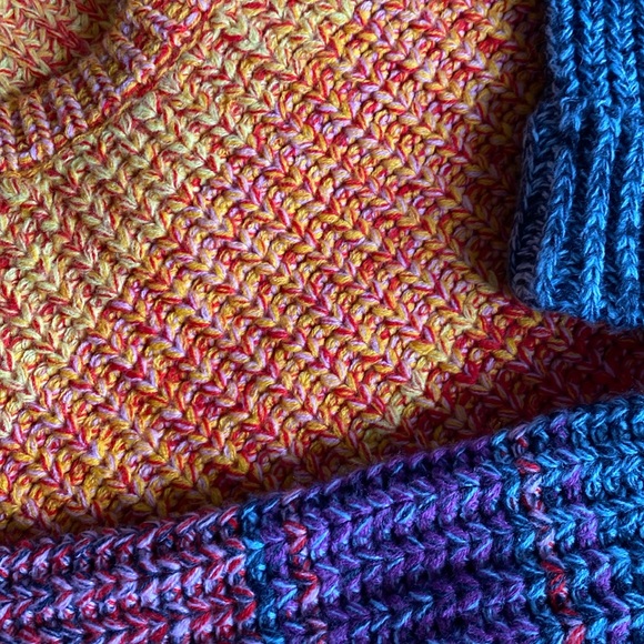 Kori, large, rainbow sweater with wide sleeves/cuffs - Picture 13 of 13